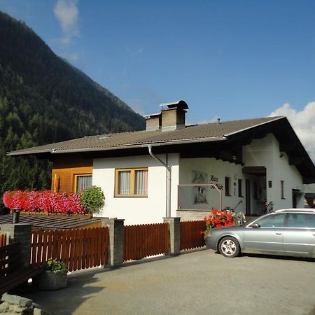 Hotel Haus Dorfblick Prägraten Exterior foto